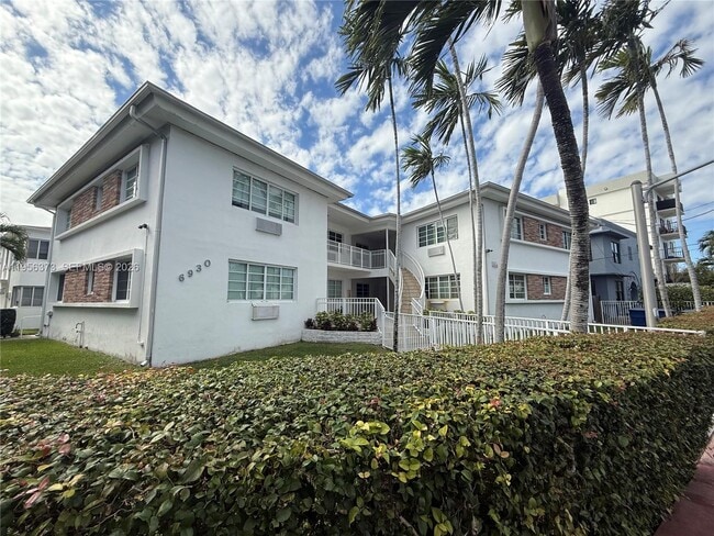 property at 6930 Rue Vendome