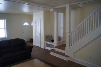 402 Jefferson Ave, Unit 402B in Downingtown, PA - Foto de edificio - Building Photo