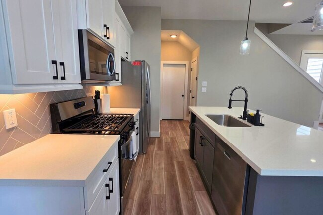 8326 Curry Rd in Houston, TX - Building Photo - Building Photo