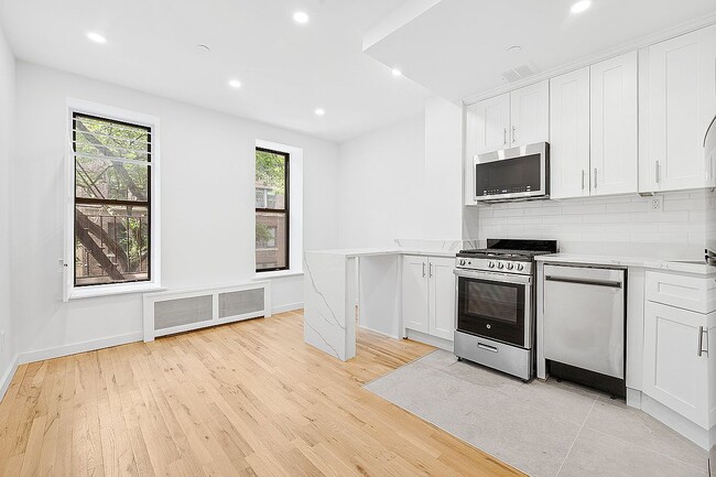 27 W 84th St in New York, NY - Building Photo - Building Photo