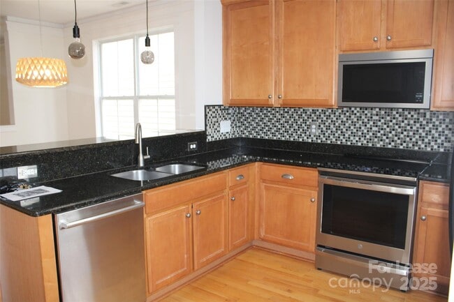 541 Jetton St in Davidson, NC - Building Photo - Building Photo