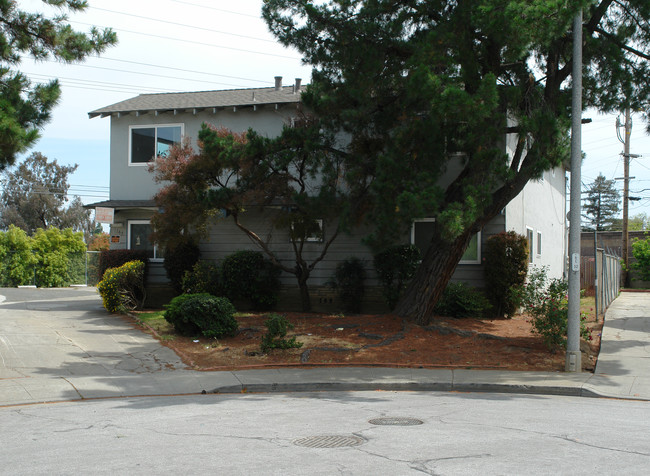 1764 Noranda Drive in Sunnyvale, CA - Foto de edificio - Building Photo