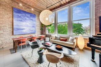 1327 W Washington Blvd in Chicago, IL - Building Photo - Building Photo