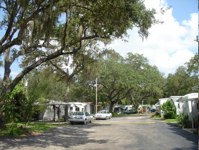 West Bay Mobile Home & Rv Park in Largo, FL - Building Photo - Building Photo