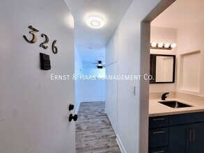 5585 E Pacific Coast Hwy in Long Beach, CA - Building Photo - Building Photo