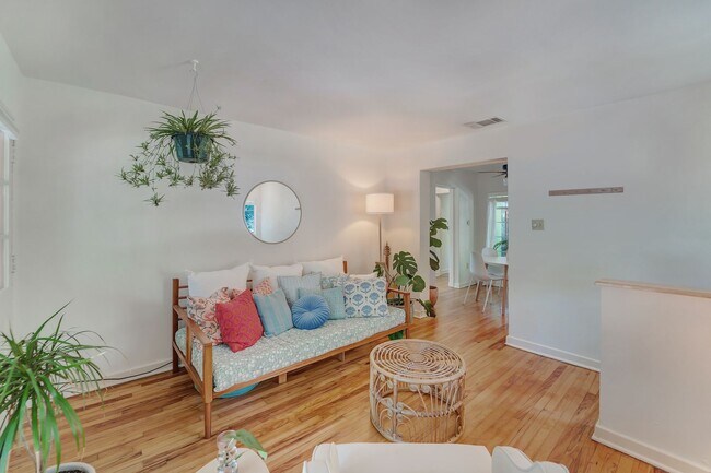 1300 Kirkwood Rd in Austin, TX - Building Photo - Building Photo