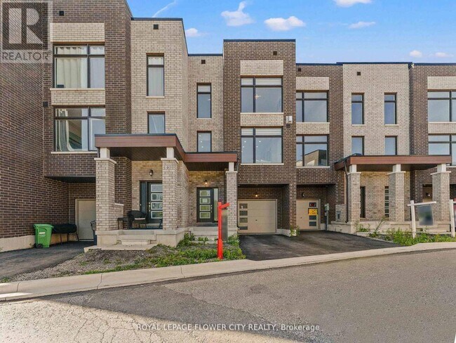 38 Queenpost Dr in Brampton, ON - Building Photo - Building Photo