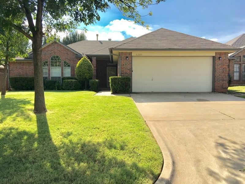 8309 Wilshire Ridge Dr in Oklahoma City, OK - Building Photo