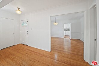 2124 Hillsboro Ave in Los Angeles, CA - Building Photo - Building Photo