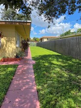 2031 NE 167th St in North Miami Beach, FL - Building Photo - Building Photo