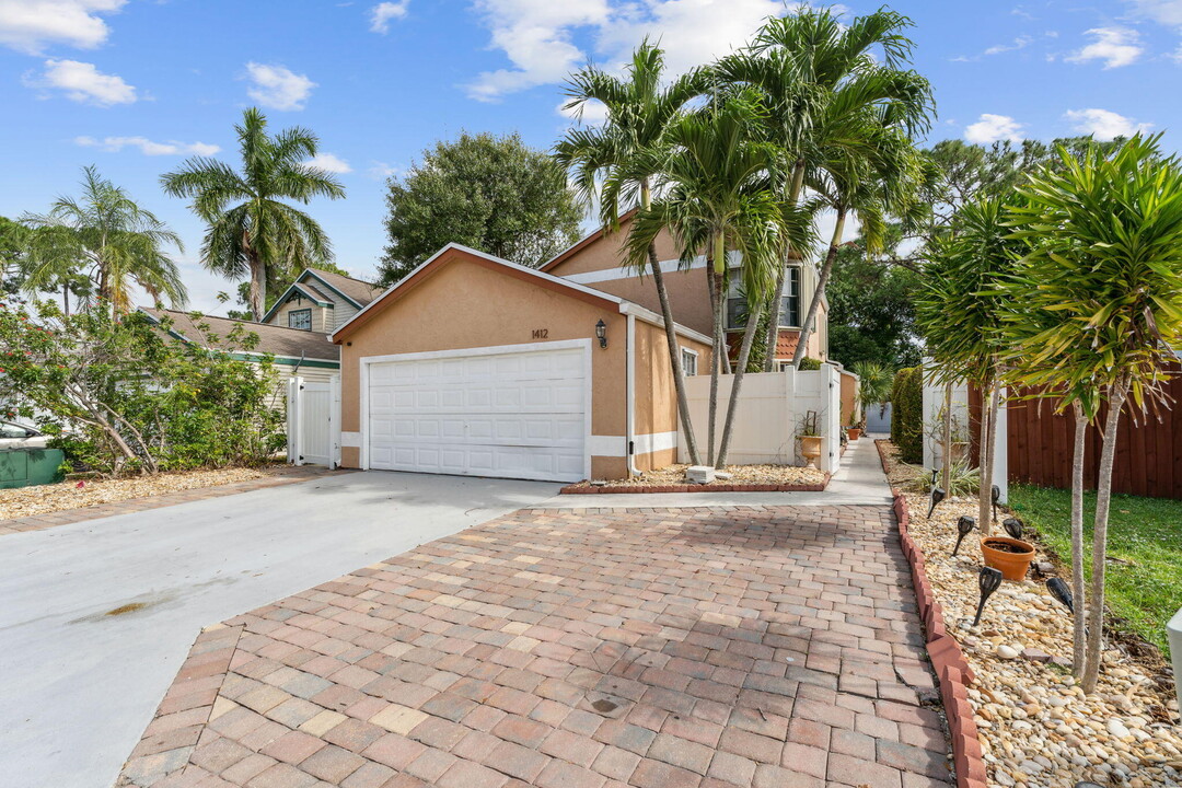 1412 Apple Blossom Ln in West Palm Beach, FL - Building Photo