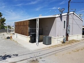 252 Navajo Dr in Henderson, NV - Building Photo - Building Photo