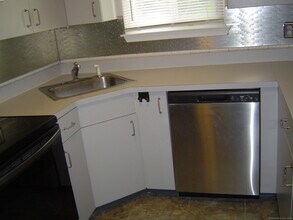 925 Oronoke Rd in Waterbury, CT - Building Photo - Building Photo