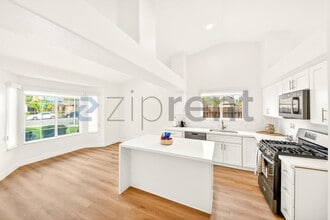 5603 Pine Canyon Dr in Bakersfield, CA - Foto de edificio - Building Photo