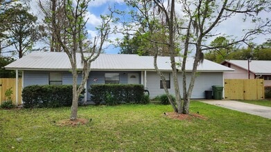 7011 Foxwood Ln in Palatka, FL - Building Photo - Building Photo