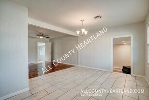 2400 W Britton Rd in The Village, OK - Building Photo