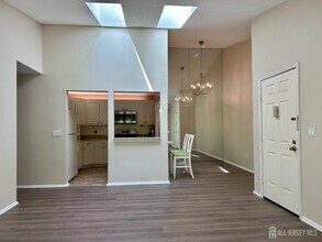 319 Bromley Pl in East Brunswick, NJ - Building Photo - Building Photo