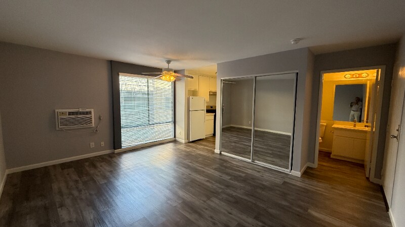 7044 Hawthorn Ave in Los Angeles, CA - Building Photo