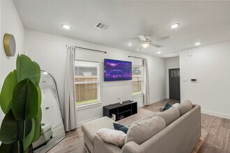 7215 Tippett St in Houston, TX - Building Photo - Building Photo
