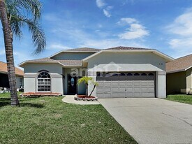 10814 Peppersong Dr in Riverview, FL - Building Photo