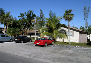 2059-2083 Palm St in Naples, FL - Building Photo - Building Photo