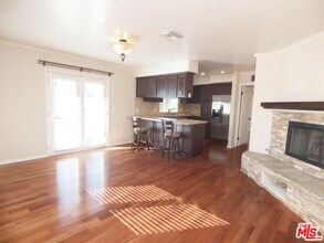 1644 Hi Point St in Los Angeles, CA - Building Photo - Building Photo