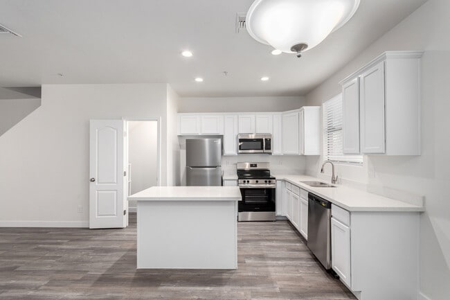 111 W Beth Dr in Phoenix, AZ - Building Photo - Building Photo