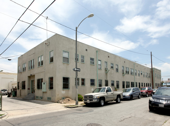 1705 E 4th St in Long Beach, CA - Foto de edificio - Building Photo