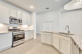 211 Short Leaf Dr in Buda, TX - Building Photo - Building Photo