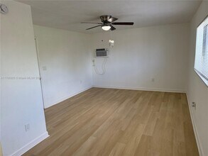 180 NE 71st St in Miami, FL - Building Photo - Building Photo