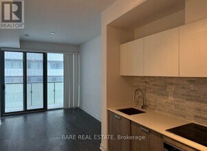 50 Charles St E in Toronto, ON - Building Photo - Building Photo