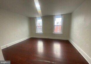 1606 Regina St in Harrisburg, PA - Building Photo - Building Photo