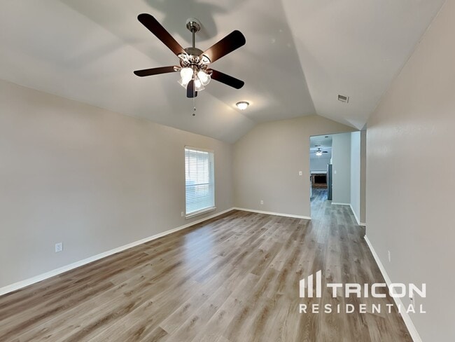 1082 Roundrock Dr in Saginaw, TX - Building Photo - Building Photo