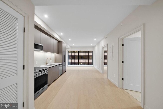 2121 Ward Pl NW in Washington, DC - Building Photo - Building Photo