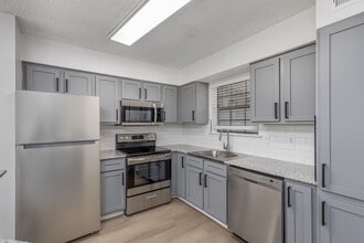 Bellevue at Spring Creek in Plano, TX - Foto de edificio - Interior Photo