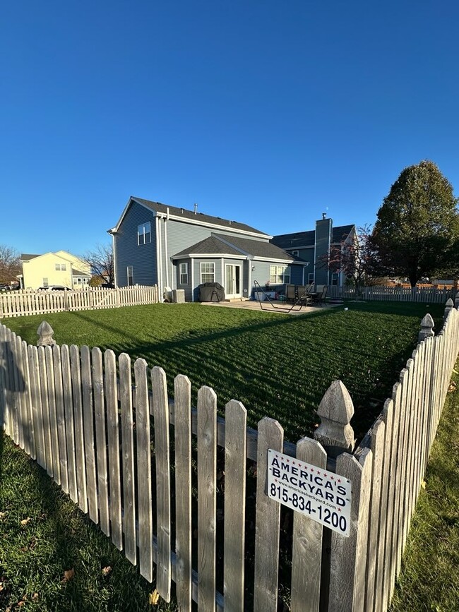 4906 Goodhue Ln in Plainfield, IL - Foto de edificio - Building Photo