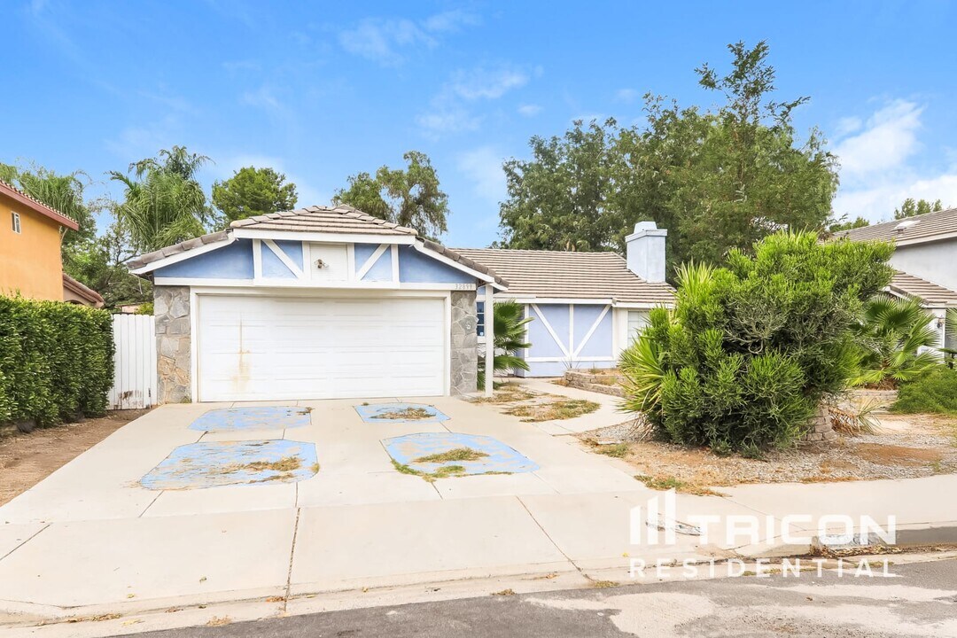 32899 Winnepeg Pl in Lake Elsinore, CA - Building Photo