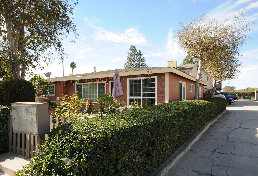 2003 Anaheim Ave in Costa Mesa, CA - Building Photo