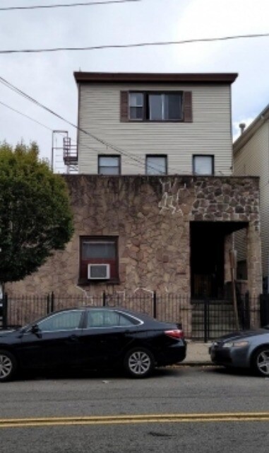 595 Bramhall Ave in Jersey City, NJ - Building Photo