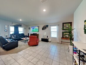 221 Abingdon St in Azle, TX - Building Photo - Building Photo