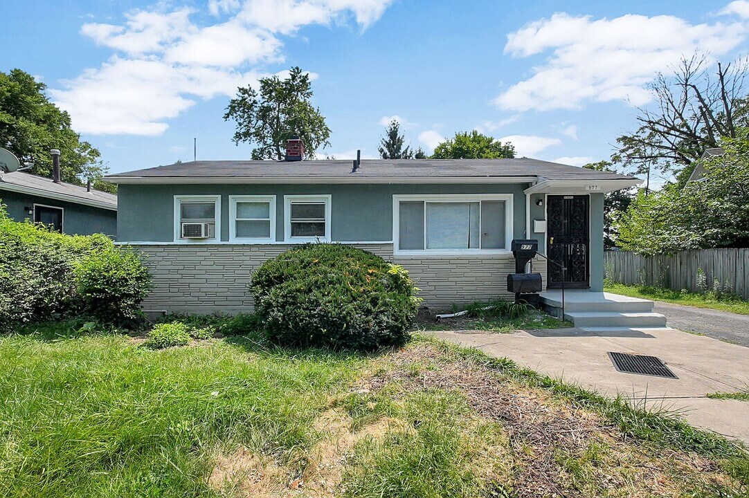 977 Loretta Ave in Columbus, OH - Building Photo