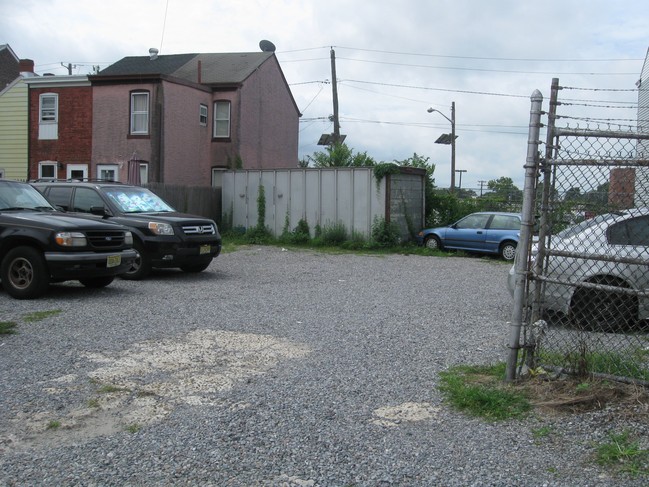 681-683 S Broad St in Trenton, NJ - Foto de edificio - Building Photo