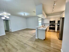 7409 Linden Ln in Sarasota, FL - Foto de edificio - Building Photo