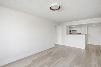 1010 NW 11th St, Unit 206 in Miami, FL - Building Photo - Building Photo