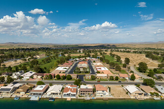 Fairway Court in Helendale, CA - Foto de edificio - Building Photo