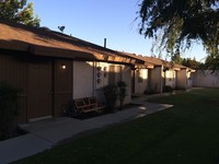 8012 N Laurelglen Blvd in Bakersfield, CA - Foto de edificio - Building Photo