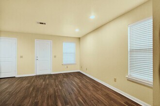 1716 S Waco St in Van Alstyne, TX - Building Photo - Building Photo