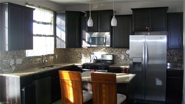 6126 N Pointe Dr in Pepper Pike, OH - Building Photo - Building Photo