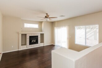 8832 W Pine Pitch Dr in Las Vegas, NV - Building Photo - Building Photo