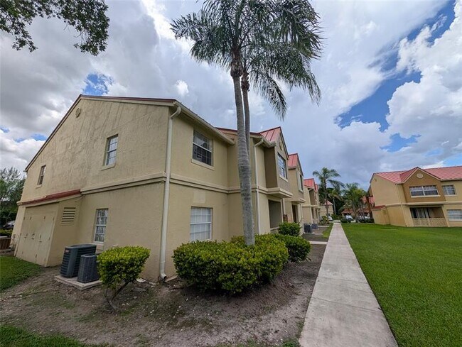 18324 NW 68th Ave in Hialeah, FL - Building Photo - Building Photo